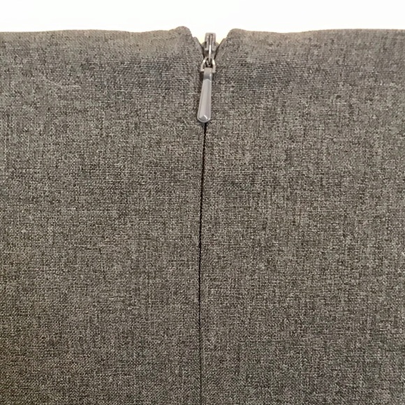 Guess❓Skirt~Metal Insignia / Host Pick - Picture 8 of 8